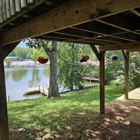 LAKE FRONT home at Lake Chickamauga FAMOUS for LARGEMOUTH BASS FISHING!
