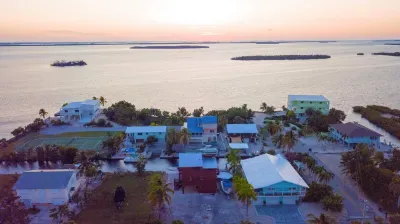 Big Pine Key, 3 BR, 2 1/2 Bath, Private Canal, Close to everything, KW Hotels near Blue Hole