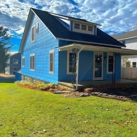Beautiful bungalow three blocks from Lake Michigan Отели в г. Франкфорт
