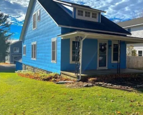 Beautiful bungalow three blocks from Lake Michigan Hotels in Frankfort