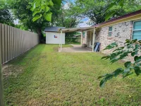 Family Sized, Modern 3 bd & 2b House - Central & Close to Downtown!