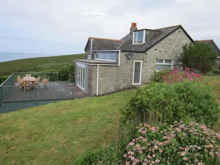 Beach Cottage with amazing beach and sea views