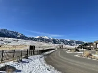 Yellowstone Retreat Rentals U1: two blocks from Yellowstone!