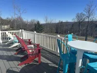 Seneca Summit: Lake view, private road