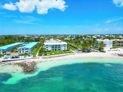 Private Tropical Beach White Sand-No Stairs-King Bed-Heated Pool- Superfast WiFi