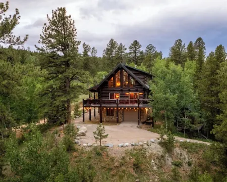 Bailey Bear Haus - Colorado Mountain Log Cabin Getaway. Pet friendly! Hotels in Bailey