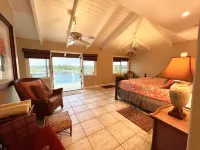 Oceanfront-View Home Ideal Location Fully Equipped カラパキビーチ周辺のホテル