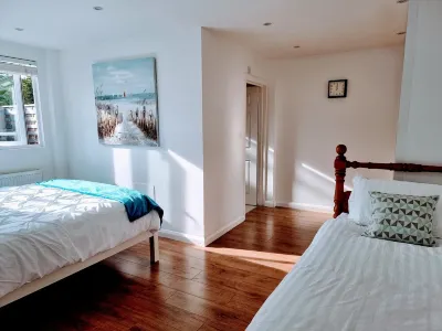 Sunny detached bungalow with private courtyard