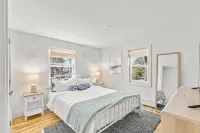 Luxury Cape Cod retreat - 5min to beach!