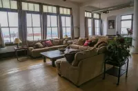 4 BD 2 BA Penthouse Historic Uptown Butte W/ Views