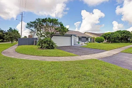 Fabulous 3/2 Home in Ft Lauderdale suburb. Отели рядом с достопримечательностью «Сентрал Бровард Риджинал Парк энд Стадиум»