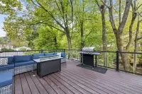 River view in Port Clinton! Minutes to Cabelas & Hawk Mountain!