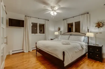 Lake Loveland Stunner w/ Hot Tub, Pergola and Fire Pit Hotels near River's Edge Natural Area