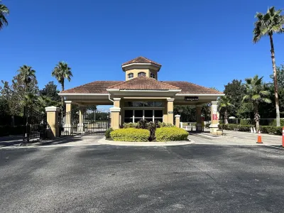 Palm Tree Paradise! Bright Tropical Fun with “Frozen” Bedroom - 3 mi from WDW