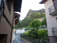 Little white house in the heart of Graus Hotels in Graus