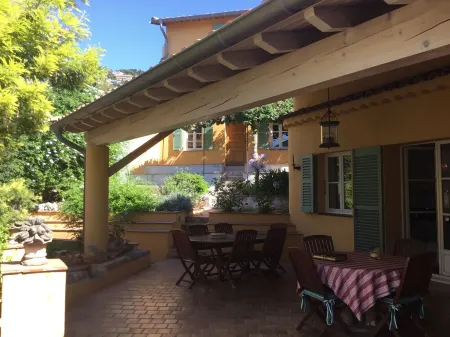 Beautiful  Provencal Villa Close To The Beach And Accommodation