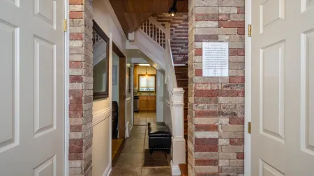 Cozy- Quaint Downtown Delight! Отели рядом с достопримечательностью «Taubman College of Architecture and Urban Planning»