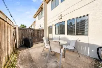 Sea Star, Gulf-side townhome, 2-minute walk to the beach 나바르 비치 시 투르틀 컨저베이션 센터 주변 호텔
