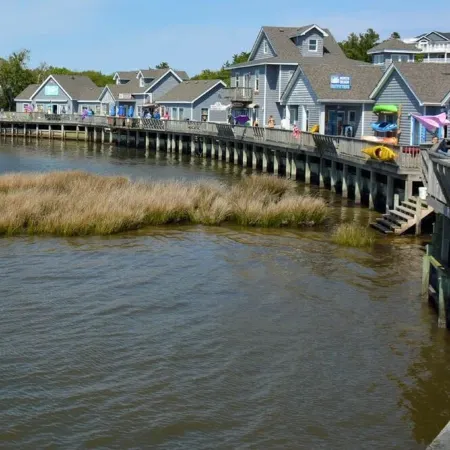 Waterfront Gorgeous Beach Home-Sunsets & Spa Bath