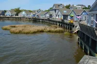 Waterfront Gorgeous Beach Home-Sunsets & Spa Bath