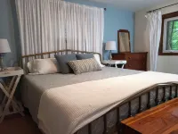 Laurel Highlands Crab Run 3 BR 2 B Creekside Cottage