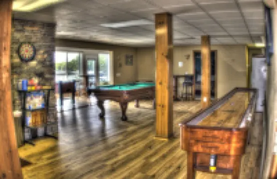 6600 sf, Beds for 33, Hot Tub, Theatre, Game Rm , Entertainers Dock, Great Views