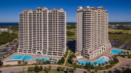 AWESOME GULF AND BEACH VIEWS! Gorgeous 3 BR/2BA Unit, Large Balcony