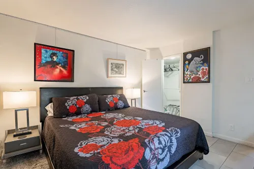 Chic Artsy Pad-Cold A/C-Old Town Entertainment Dist-Huge Heated Pool & Spa-Patio