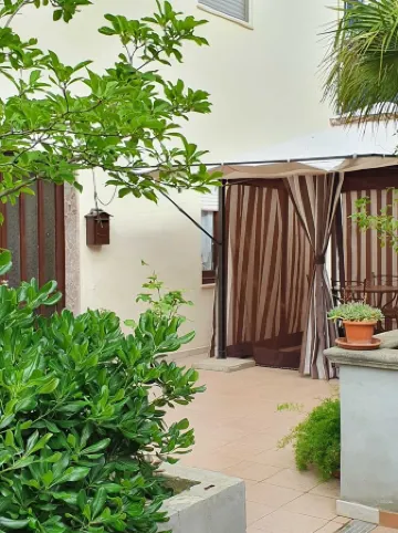 THE HOME OF THE JUNIOR BRATS