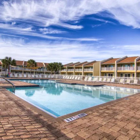 Miramar's 2 Min Walk to the Beach with Private access!