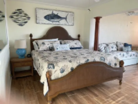 Longboat Key Luxury Condo - walking to St. Armand's Circle!