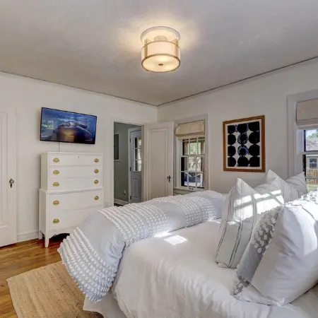 Large luxury Home - Walk to Campus/Stadium in the Heart of Norman