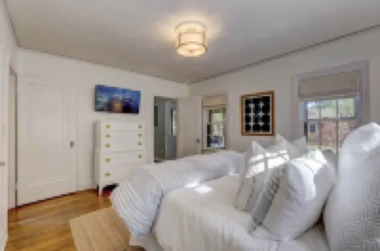 Large luxury Home - Walk to Campus/Stadium in the Heart of Norman