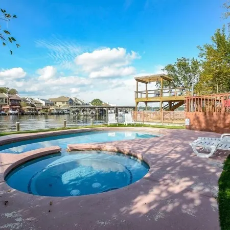 Lakefront Retreat with Pool, Spa, Golf, Fishing,  Boat slip, Kayaks & Marina