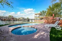 Lakefront Retreat with Pool, Spa, Golf, Fishing,  Boat slip, Kayaks & Marina
