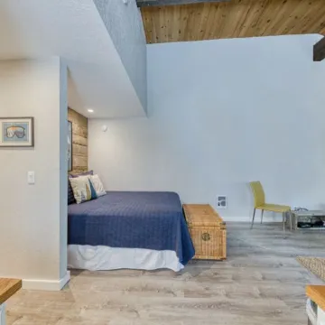 Cozy Sunriver Condo w/Pool Sharc Passes! Close to Sunriver Lodge & Shopping.