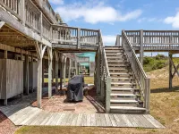 “Shore Thing” at our spacious Beachfront Oasis - WEST Hotels in Emerald Isle