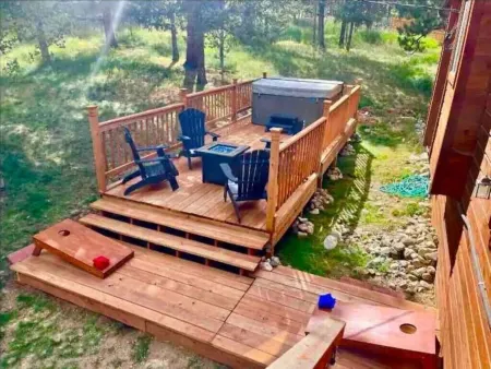 Cozy private mountain house on one acre. Private hot tub and pet friendly!