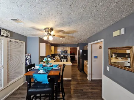 NFL House – 1Train Ride Away-7Min to Train Station, 8-Guests, 4-BRDs, Game Room