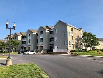 Modern & Cozy. Close to Lewes, Rehoboth Beaches. Community Pool