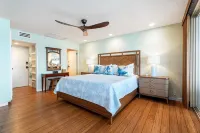 New! Top Floor! Spacious Oceanfront Condo with Amazing Lanai and A/C!
