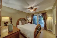 Beautiful & Private Riverfront, TOAD HALL ONE!