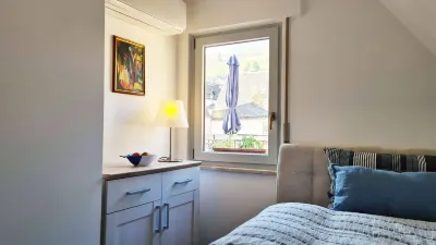 Zum Weinstock - Klimatisierte Wohnung mit Sonnenterrasse im Malerischen Weinort