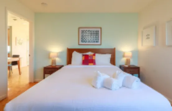 Beachfront Ocean Views 20 mins to San FranciscoNeptune 3)