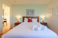 Beachfront Ocean Views 20 mins to San FranciscoNeptune 3)