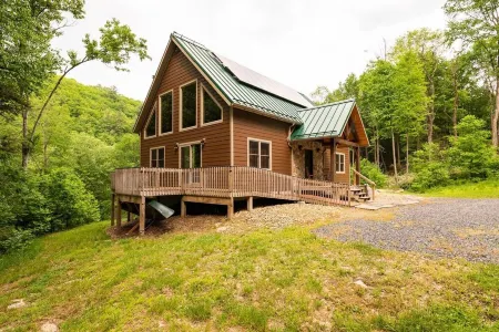Secluded, Fun, Family-Friendly, Riverfront Cabin Surrounded by Nature.