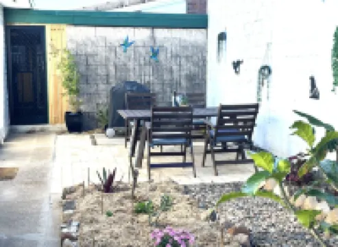 Barney Point Gem  Space, Privacy & Perfect Location Walk to Beach, Cafes and Pub Hotels in Barney Point