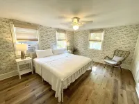 Coastal Chic Home on the Island of Cape May 케이프메이 호텔