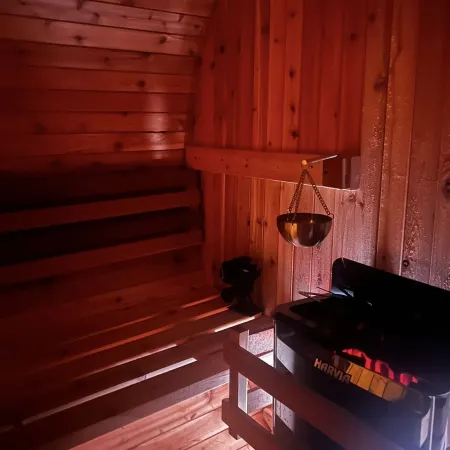 Bellingham Modern Lodge-4Bd 4 Bath Hot Tub Barrel Sauna- Perfect Adventure House