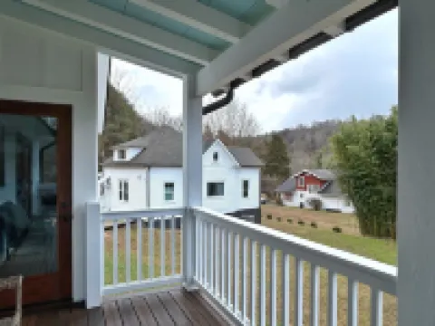 Modern Luxury meets Downtown Experience Centrally-Located in Bryson City